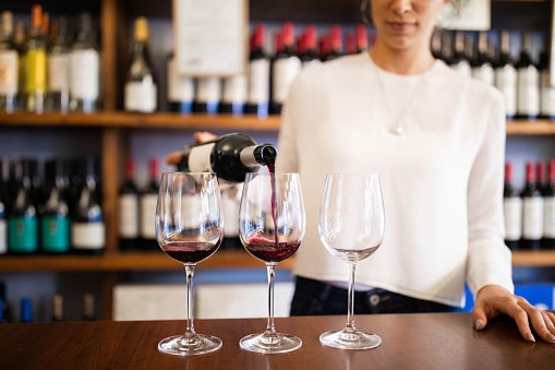 pessac-léognan-pessac-leognan-wine-pessac-leognan-degustation-vins-somelier-femme