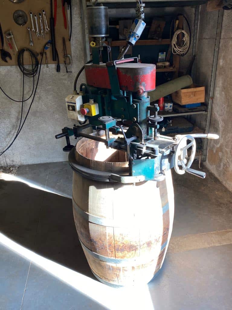 vins-pessac-leognan-l-apprenti-sommelier-actualites-art-fabriquer-tonneau-de-vin-barrique-merrain-douelle-bois-chene-tonnellerie-marques-16